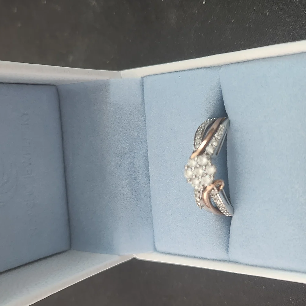 Elegant Silver and Gold Twisted Ring - Picture 2 of 6